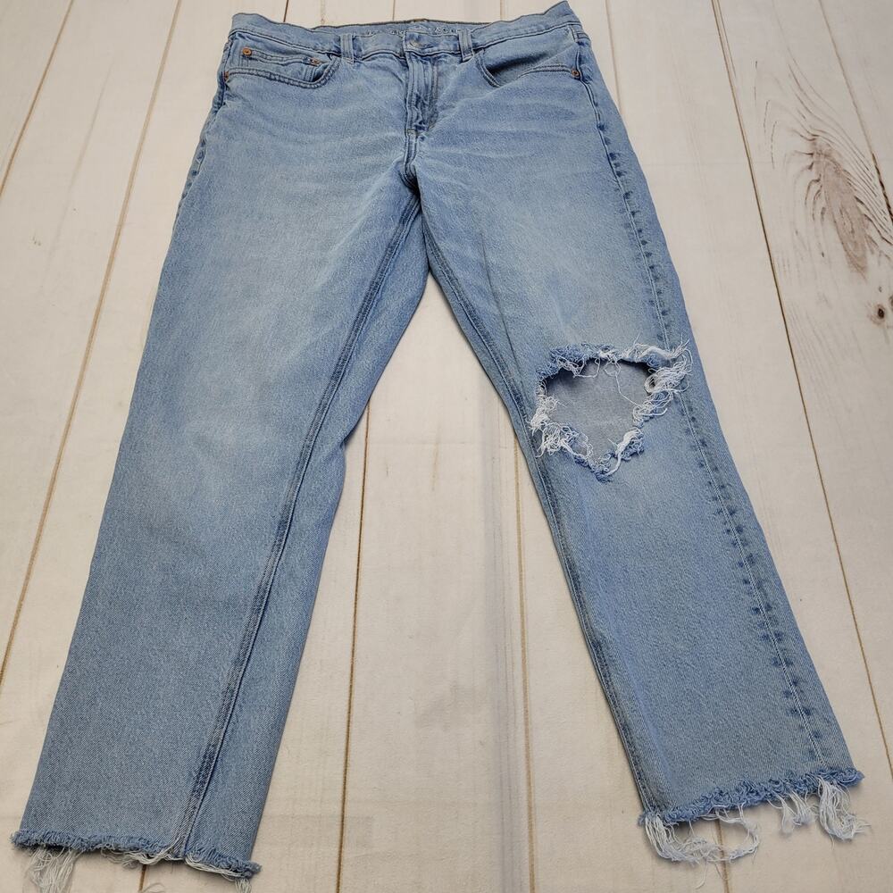 American Eagle 90s skinny jeans light wash ripped distressed